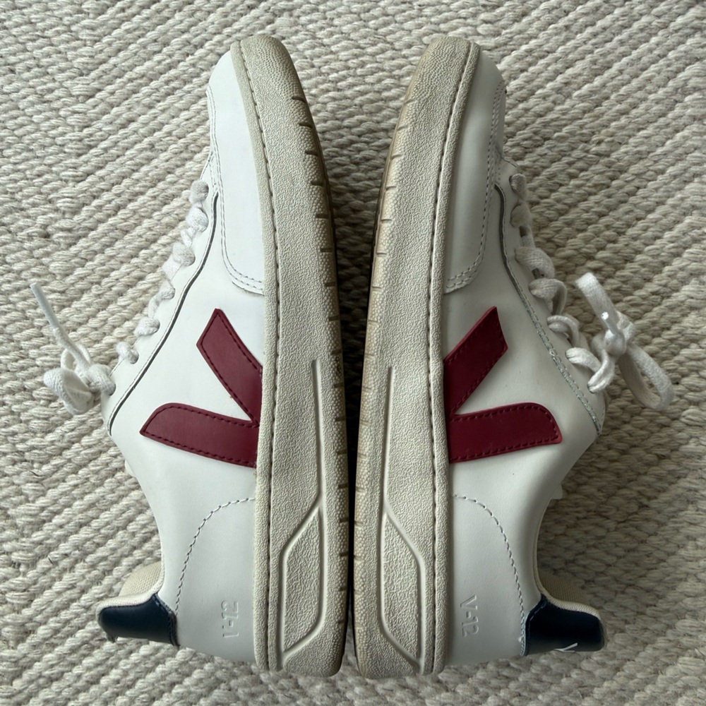 Veja V-12 Sneaker in Extra White & Marsala Nautico Sneaker sz 6 - Picture 5 of 10